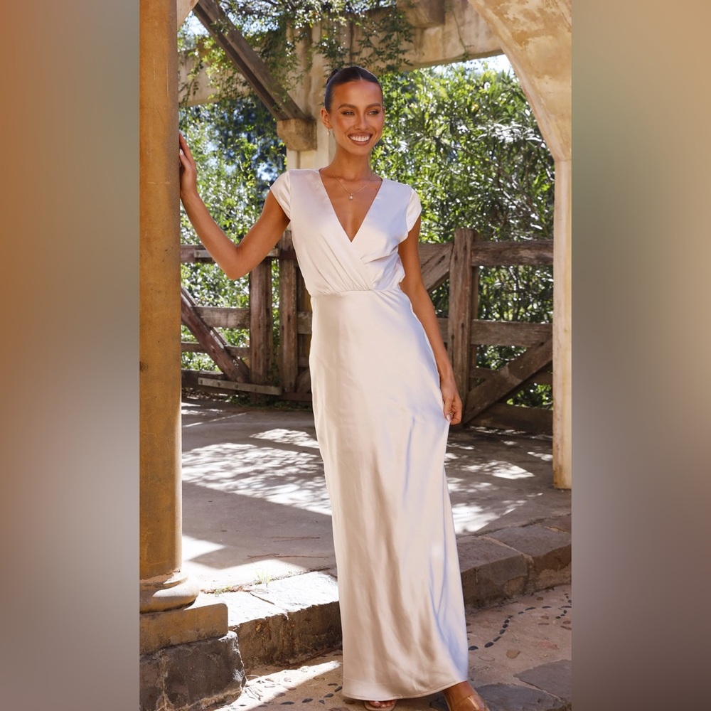 Sleeveless Cream V-Neck Maxi Dress
